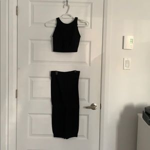 Crop top et jupe